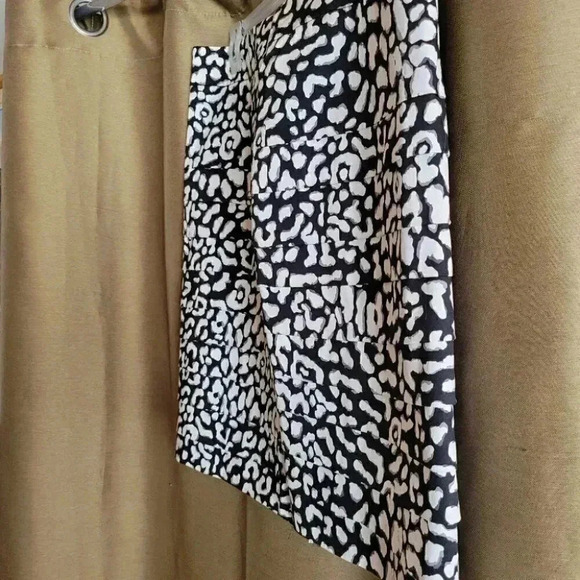 Black & White Animal Print  Pencil Skirt Horizontal Pleats Med - Picture 2 of 8